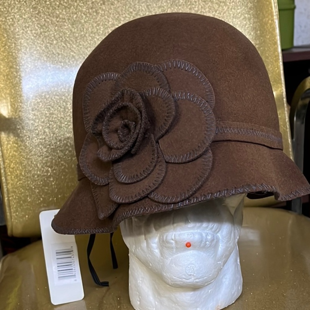 Vintage style hat